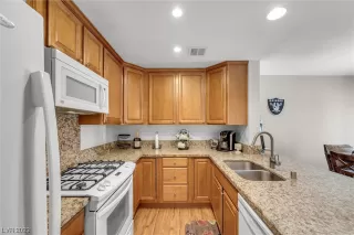 Photo #6: 2496427 Listing