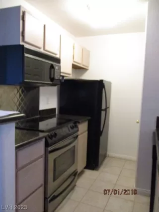 Photo #5: 2496437 Listing 