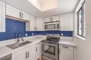 Photo #2: 2496449 Listing