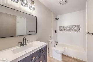 Photo #5: 2496449 Listing