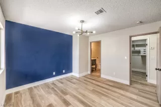 Photo #6: 2496449 Listing