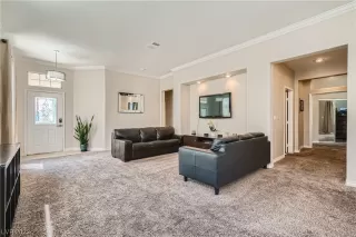 Photo #3: 2496453 Listing