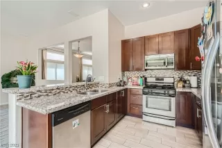 Photo #5: 2496453 Listing