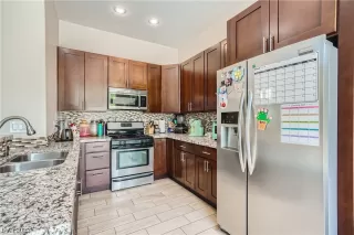 Photo #6: 2496453 Listing