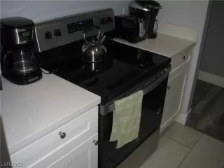 Photo #3: 2496473 Listing