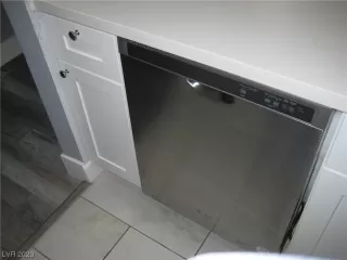 Photo #4: 2496473 Listing