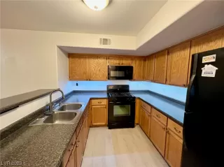 Photo #3: 2496482 Listing 