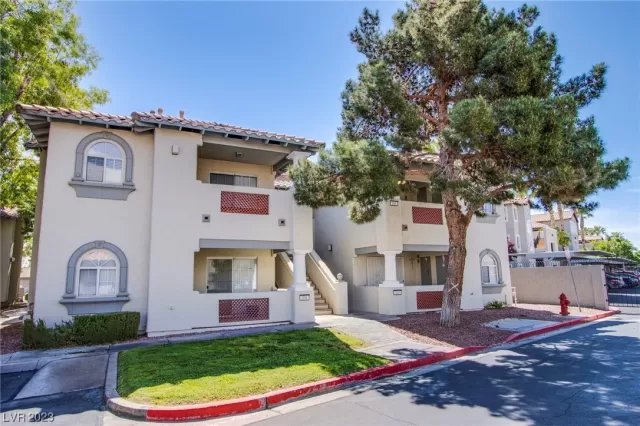 MLS: 2496506 Condo For Sale