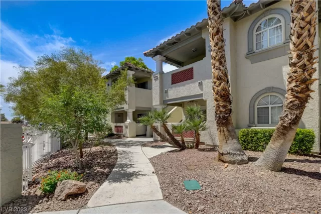 MLS: 2496573 Condo For Sale