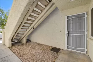 Photo #2: 2496573 Listing