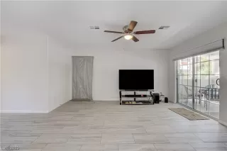 Photo #4: 2496573 Listing