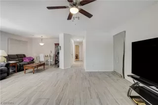 Photo #5: 2496573 Listing