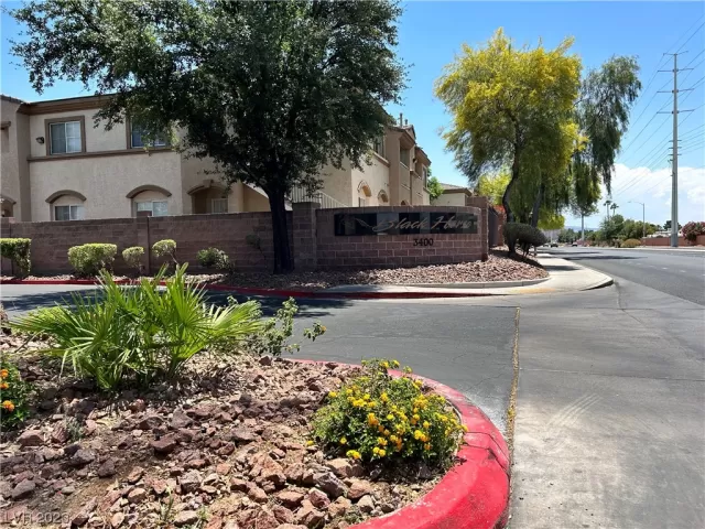 MLS: 2496583 Condo For Sale