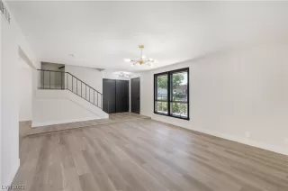 Photo #4: 2496591 Listing