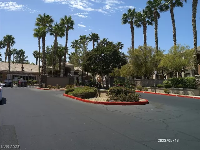 MLS: 2496595 Condo For Sale