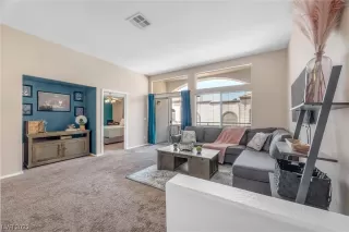 Photo #2: 2496625 Listing