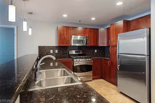 Photo #5: 2496632 Listing 