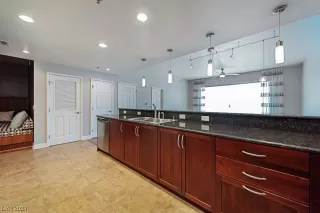 Photo #6: 2496632 Listing 