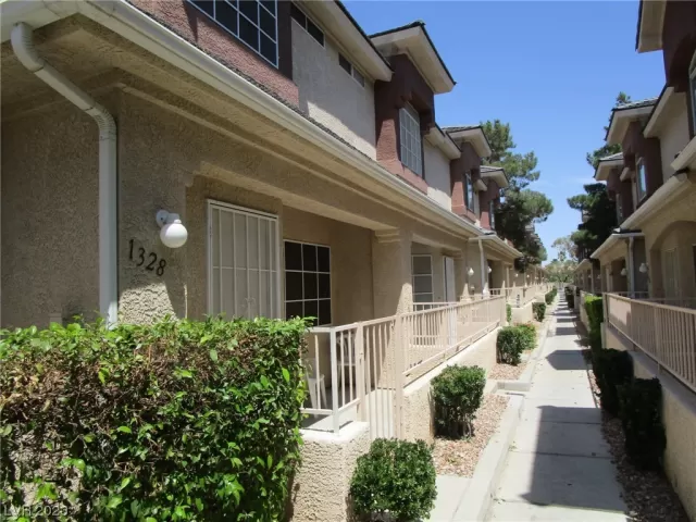 MLS: 2496653 Condo For Sale