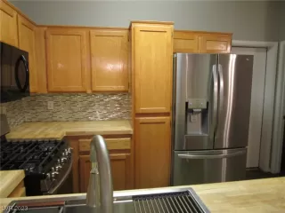 Photo #3: 2496653 Listing 