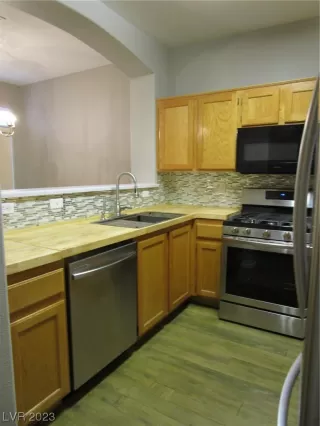 Photo #4: 2496653 Listing 