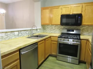 Photo #6: 2496653 Listing 