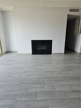 Photo #3: 2496686 Listing