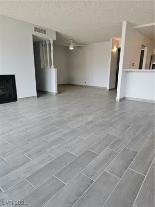 Photo #5: 2496686 Listing