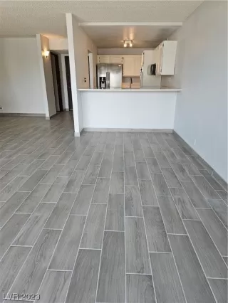 Photo #6: 2496686 Listing