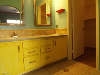 Photo #5: 2496689 Listing 