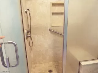 Photo #6: 2496689 Listing 