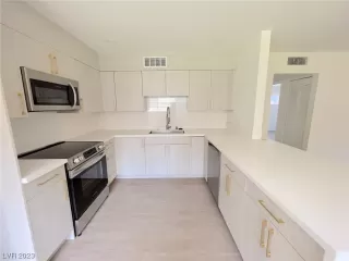 Photo #1: 2496715 Listing