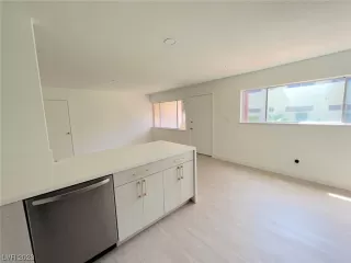 Photo #4: 2496715 Listing