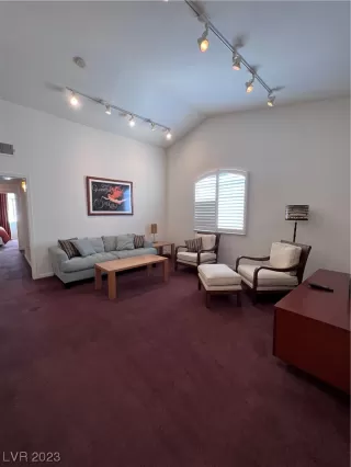 Photo #5: 2496719 Listing 