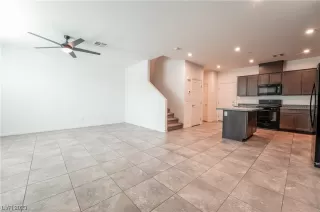 Photo #4: 2496741 Listing