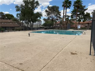 Photo #2: 2496759 Listing