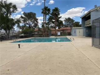 Photo #3: 2496759 Listing