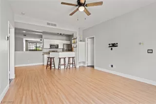 Photo #4: 2496770 Listing 