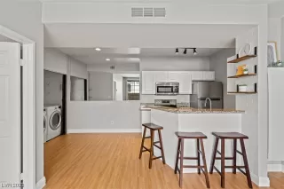 Photo #6: 2496770 Listing 