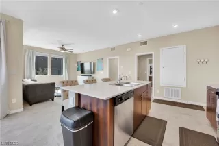 Photo #4: 2496777 Listing