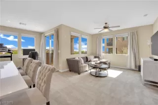 Photo #6: 2496777 Listing