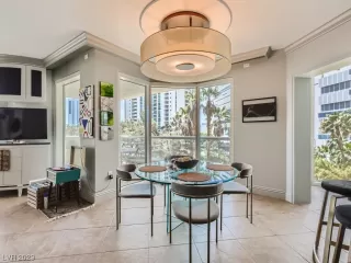 Photo #6: 2496782 Listing