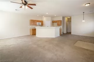 Photo #6: 2496818 Listing