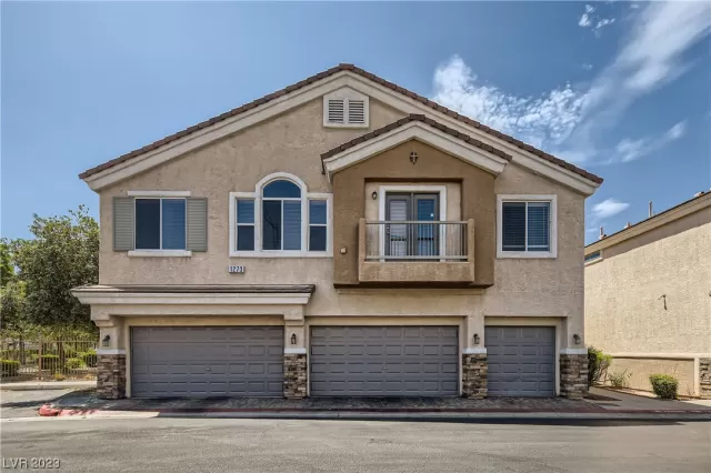 MLS: 2496861 Condo For Sale