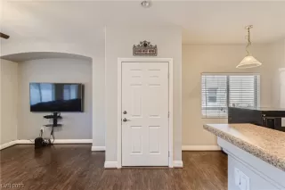 Photo #4: 2496861 Listing