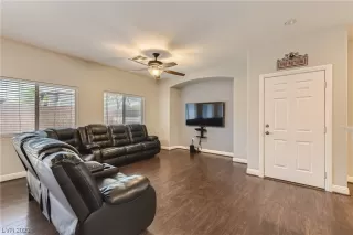 Photo #5: 2496861 Listing