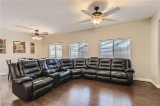 Photo #6: 2496861 Listing