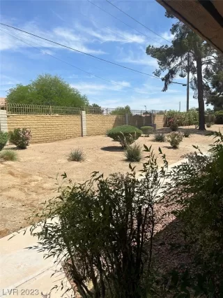 Photo #2: 2496877 Listing 