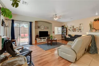 Photo #4: 2496884 Listing