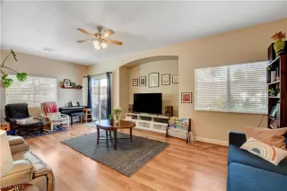 Photo #5: 2496884 Listing